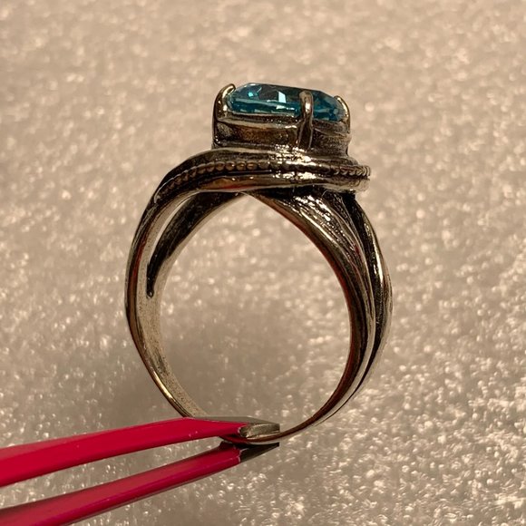 .925 Sterling Blue Topaz Ring. Size 10. Preowned. (566) - Picture 4 of 6